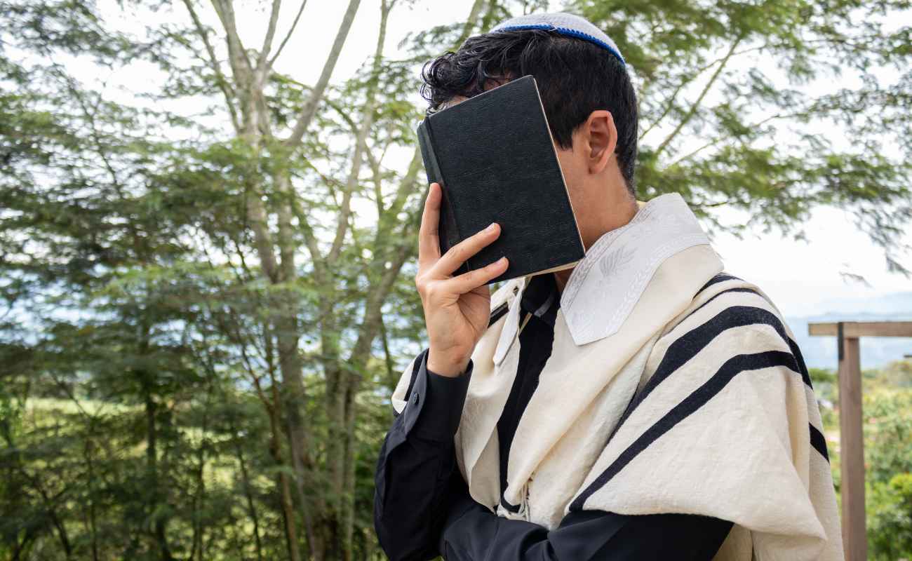 What is a Tallit and Why is it Important?